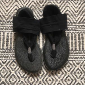 Sanuk yoga sandals